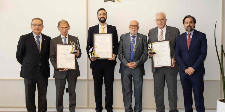 El Dr. Benítez Blanco, el INiBICA y Hospitales Pascual reciben los Premios Medicina Gaditana 2024 del Colegio de Médicos