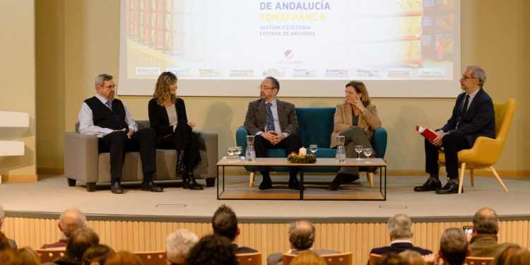 El Colegio aplica las últimas tecnologías para conservar su patrimonio documental