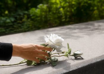 Obligatoriedad del médico de firmar el certificado de defunción