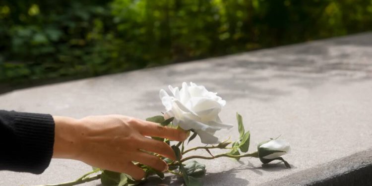 Obligatoriedad del médico de firmar el certificado de defunción