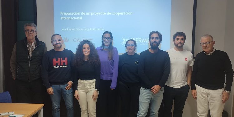 Colegio de Médicos y Facultad de Medicina ponen en marcha por sexto año la asignatura de Cooperación Internacional para estudiantes de pregrado