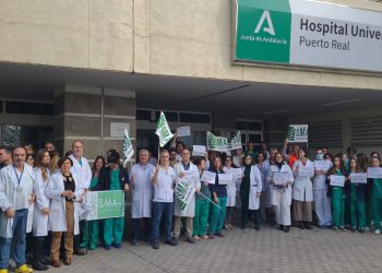 El Colegio de Médicos de Cádiz, presente en las concentraciones de los Hospitales de Jerez y Puerto Real contra la reforma del Estatuto Marco