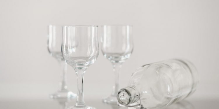 ¿Castigo penal a quien promueva o facilite el consumo excesivo de alcohol?