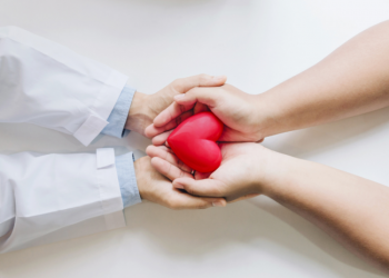 Cuidar de la profesión médica impacta en la salud de la población