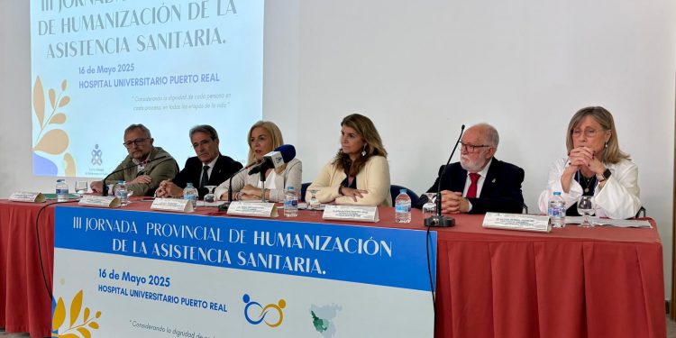 Más de cien profesionales de la provincia abordan en el Hospital de Puerto Real la Humanización en el ámbito sanitario