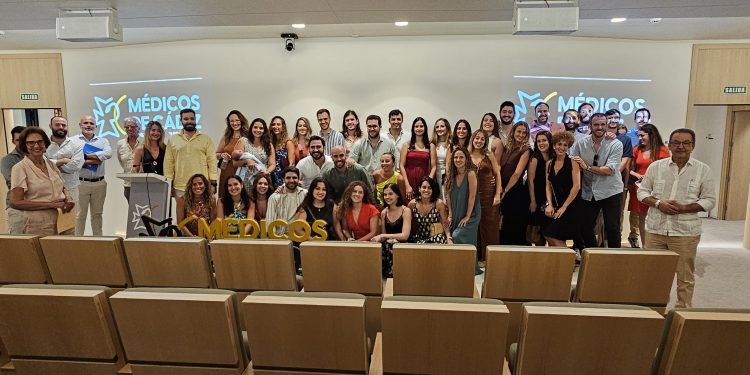 El COMCADIZ reunió a los médicos que finalizan su residencia en la provincia para orientarles sobre su horizonte laboral