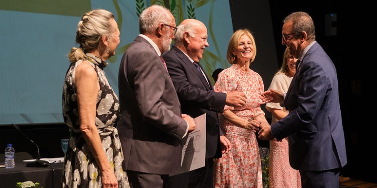 El Colegio de Médicos rinde homenaje a la colegiación de la provincia en el Día de la Profesión