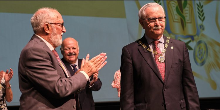 Serafín Romero, tras recibir la Cruz de Honor de la Orden del Perpetuo Socorro: “Defendamos la humanización de la práctica médica”
