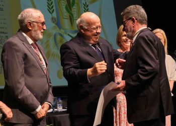 50 años de relevantes méritos y sobresalientes servicios