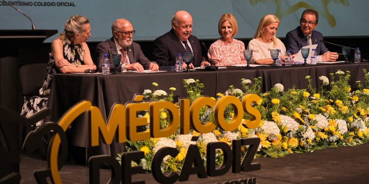 Jesús Aguirre, presidente del Parlamento de Andalucía: “En este día renuevo la ilusión y el compromiso con mi vocación como médico”
