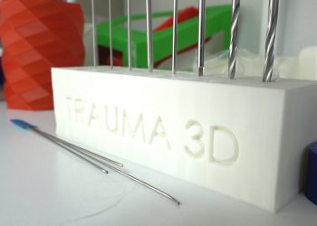 El COMCADIZ se adentra en la Unidad de Tecnología 3D del Hospital Puerta del Mar