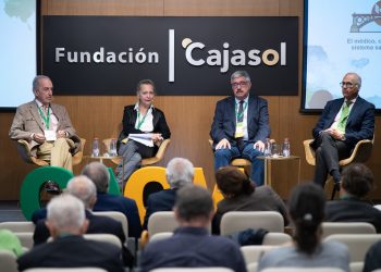 Felicidad Rodríguez, presidenta del COMCADIZ, en la IX Convención de Colegios de Médicos de Andalucía: “Necesitamos formar médicos que integren ciencia y tecnología, con visión holística del paciente y formación ética”