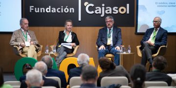 Felicidad Rodríguez, presidenta del COMCADIZ, en la IX Convención de Colegios de Médicos de Andalucía: “Necesitamos formar médicos que integren ciencia y tecnología, con visión holística del paciente y formación ética”