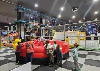 Hijos y nietos de colegiados contagian su ilusión ante la llegada del día de Reyes en las fiestas infantiles del Colegio de Médicos