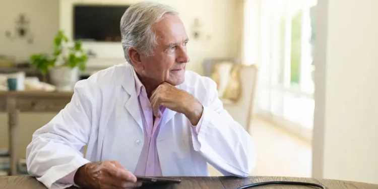 Más de la mitad de los colegiados jubilados del COMCADIZ ya hace o considera realizar voluntariado en relación con la medicina