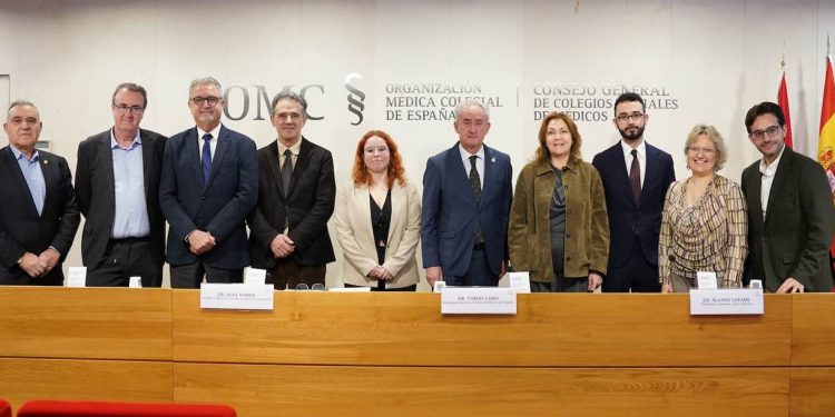 La profesión médica reivindica su papel central en el sistema sanitario con la Declaración de Derechos Fundamentales