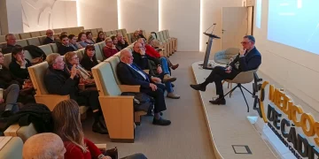 El Dr. Francisco Mateo presentó en el COMCADIZ el libro ‘Contribuciones de la Medicina española al mundo’