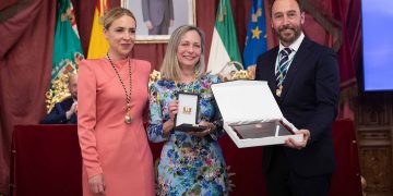 El COMCADIZ recibe la Medalla de la Provincia por 125 años “de dedicación de la profesión médica a la sociedad y a los pacientes”