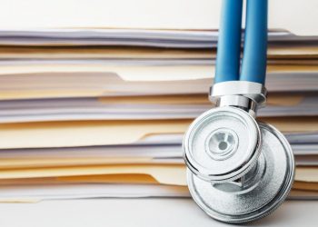 Obligación del médico hacia el paciente que reclama la historia clínica