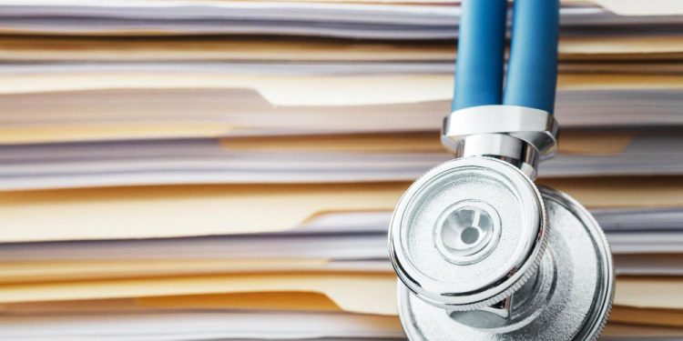 Obligación del médico hacia el paciente que reclama la historia clínica