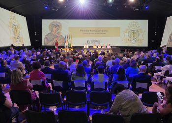 Felicidad Rodríguez: “El mejor homenaje que podemos haceros es defender la profesión que habéis legado a las nuevas generaciones de médicos”