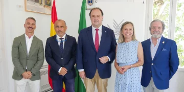 El Colegio de Médicos de Cádiz y la UCA refuerzan su colaboración en formación, docencia e investigación