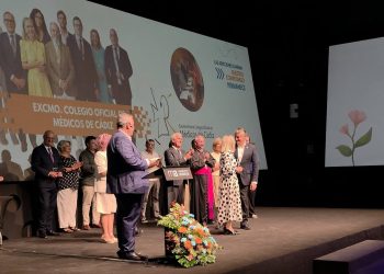 El COMCADIZ recibe el reconocimiento de Proyecto Hombre en su compromiso de ayuda a personas con adicciones