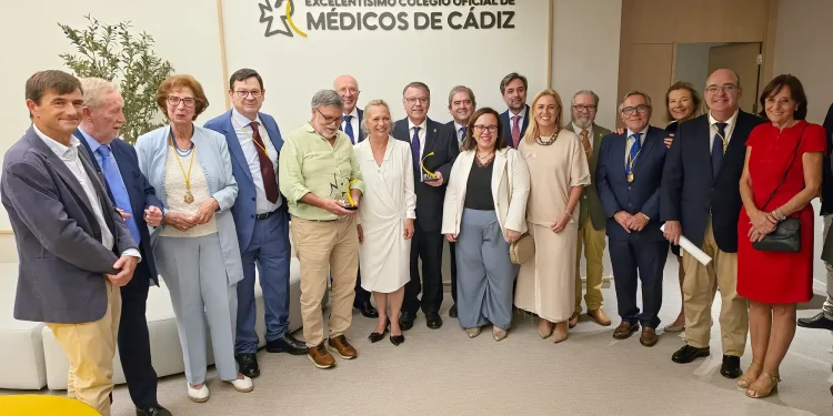 José Antonio Girón, Javier Benítez y Casimiro García reciben los Premios Medicina Gaditana 2026 del Colegio de Médicos