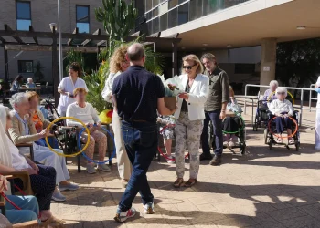 ‘Medicina y Final de la Vida’ del Colegio de Médicos y DomusVi Micaela Aramburu homenajean a las personas mayores en torno al Día Mundial de los Cuidados Paliativos
