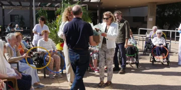 ‘Medicina y Final de la Vida’ del Colegio de Médicos y DomusVi Micaela Aramburu homenajean a las personas mayores en torno al Día Mundial de los Cuidados Paliativos