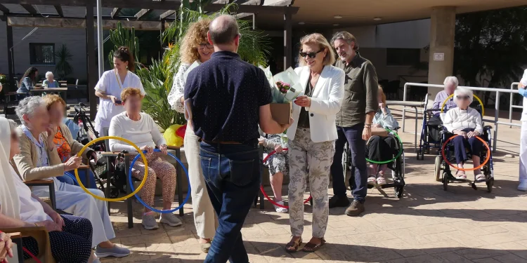 ‘Medicina y Final de la Vida’ del Colegio de Médicos y DomusVi Micaela Aramburu homenajean a las personas mayores en torno al Día Mundial de los Cuidados Paliativos